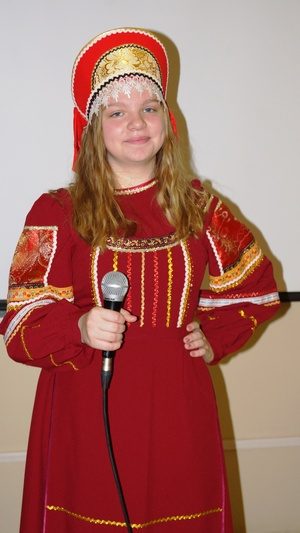 Юлия Некрасова исполняет песню